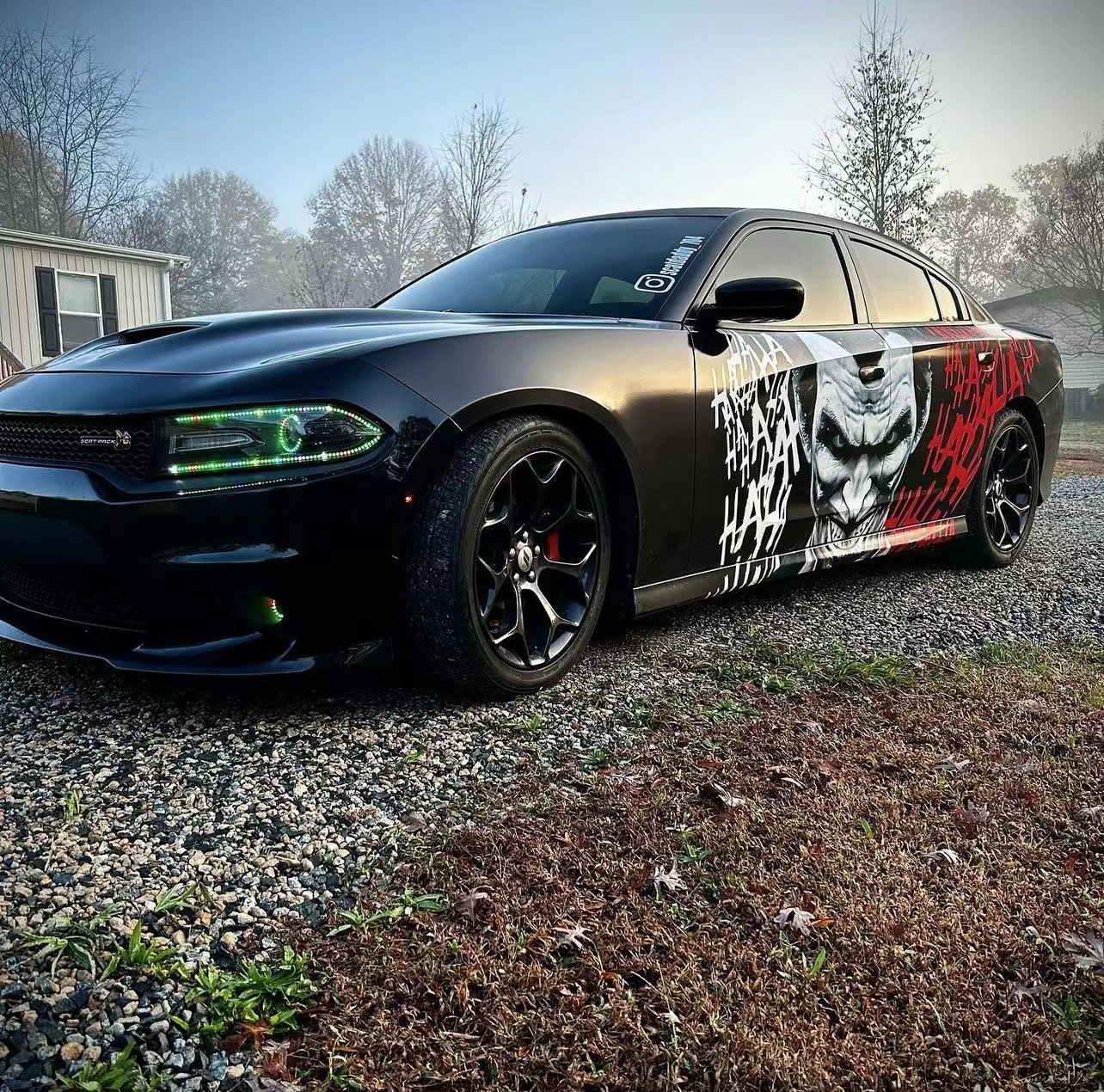 Anime on Car: Verwandeln Sie Ihr Fahrzeug mit einer individuellen Itasha-Autofolierung
