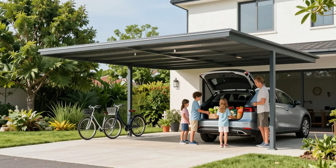 Carport für Autos mit grüner Gartenlandschaft und Familie, die Einkäufe auspackt.